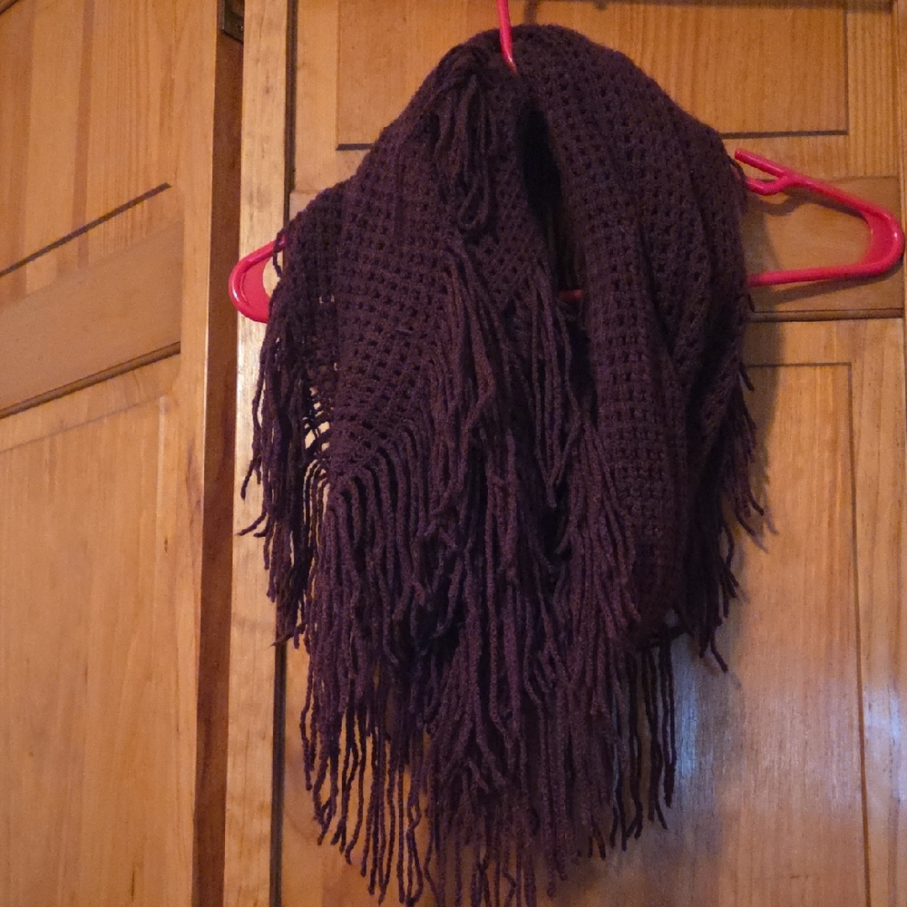 Elegant Fringe Knit Scarf in Rich Purple